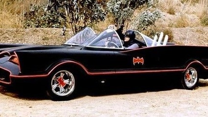 Compare la BatMobile sul set di Batman V Superman