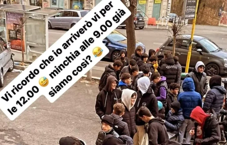 Cicciogamer89 promette cibo gratis ma lhamburger non arriva e la folla non ci sta