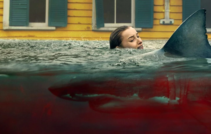 THRASH  Furia dallOceano uragano e squali ma non è Sharknado 