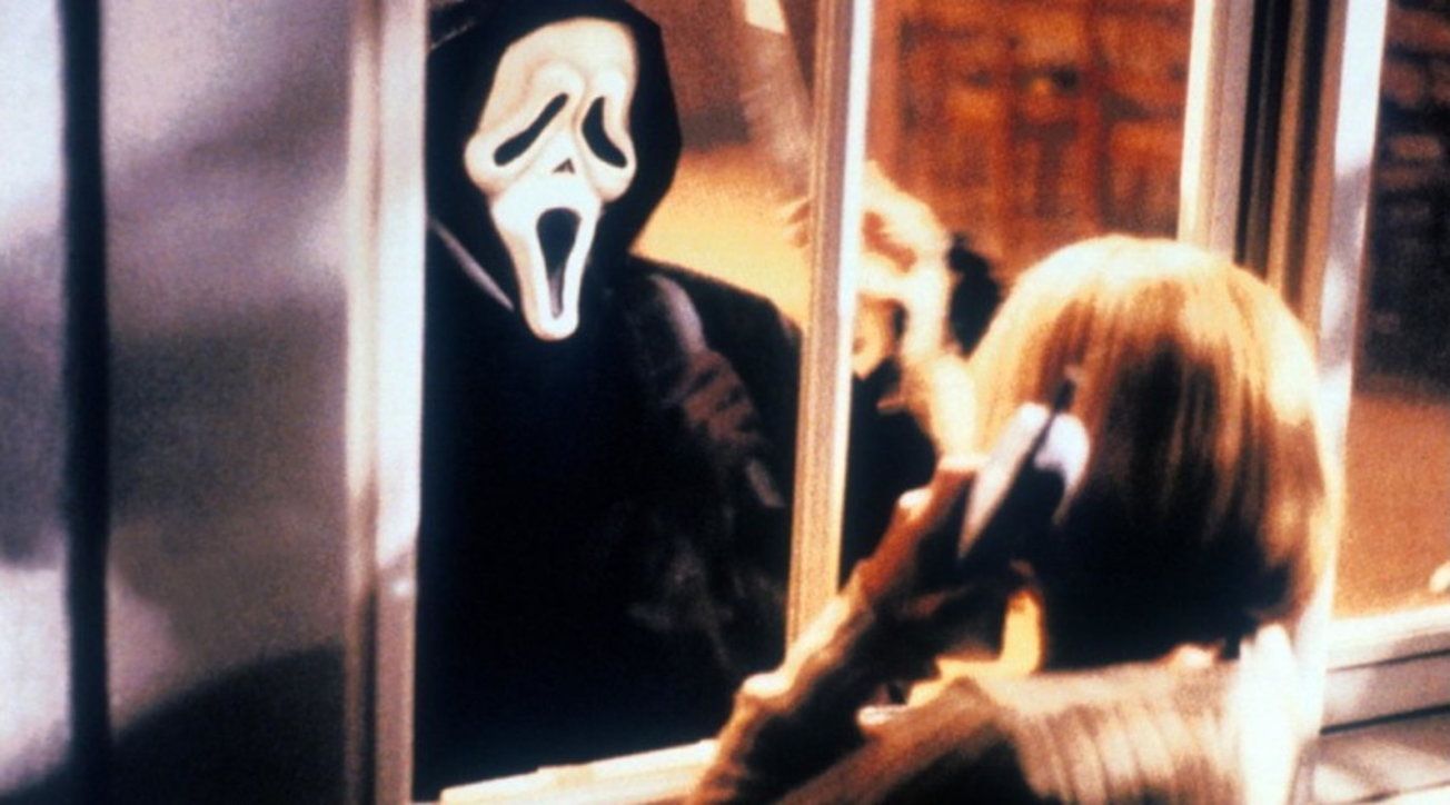 Scream torna al cinema leredità della prima serie horror meta un quarto di secolo dopo il suo esordi...