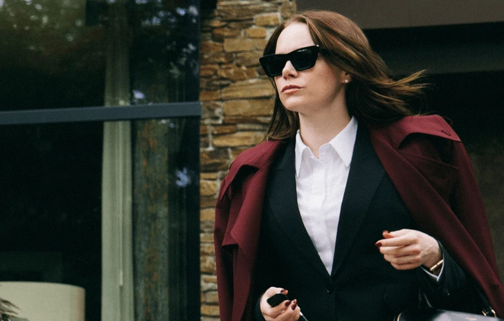 Bugonia recensione tra i cospirazionisti Yorgos Lanthimos ritrova lantica cattiveria 