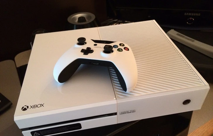 Ecco la Xbox one bianca per i dipendenti