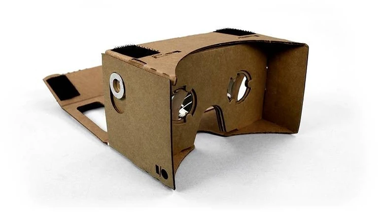 Google lancia il visore VR in cartone