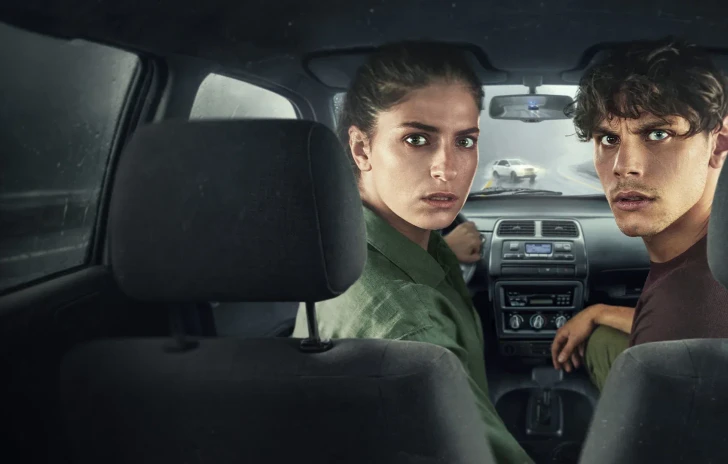 Rosa Elettrica una serie che prova a fuggire dai cliché riuscendovi a metà 