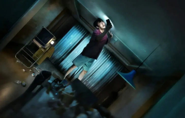 84m un thriller sulla paranoia dove le quattro mura di casa diventano una prigione