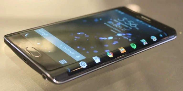 Il nuovo Samsung Galaxy S6 si piega più facilmente delliPhone 6