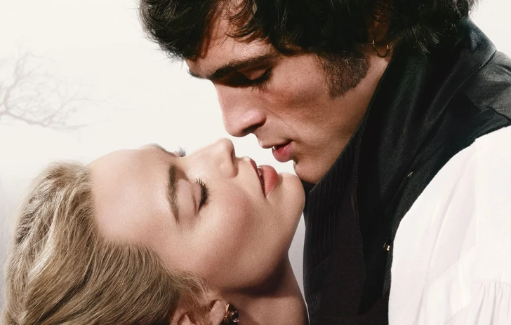 Al nuovo Cime Tempestose piace davvero tanto essere audace ed eccessivo la recensione del film