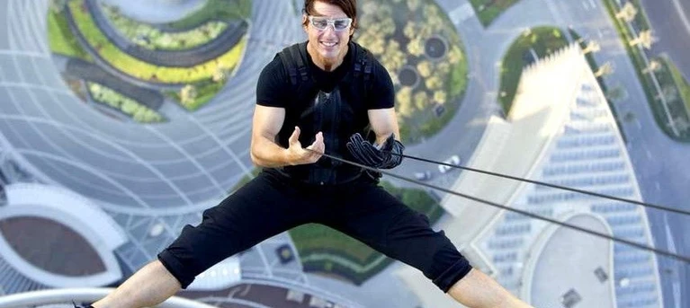 Tom Cruise trattiene il fiato per 6 minuti in questa feat per Mission Impossible