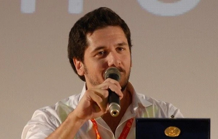 Disponibile il teaser poster di Lo Chiamavano Jeeg Robot