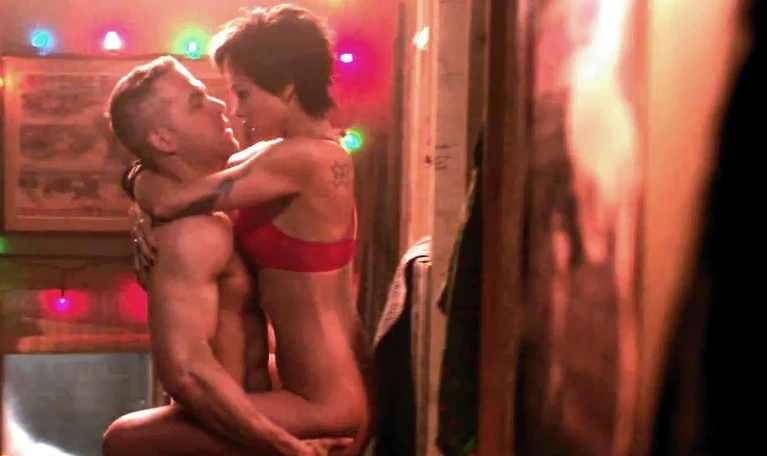 Ryan Reynolds e Morena Baccarin completamente nudi nel nuovo poster di Deadpool