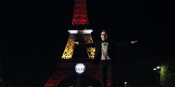 Parigi è Team Iron Man La Tour Eiffel illuminata per loccasione