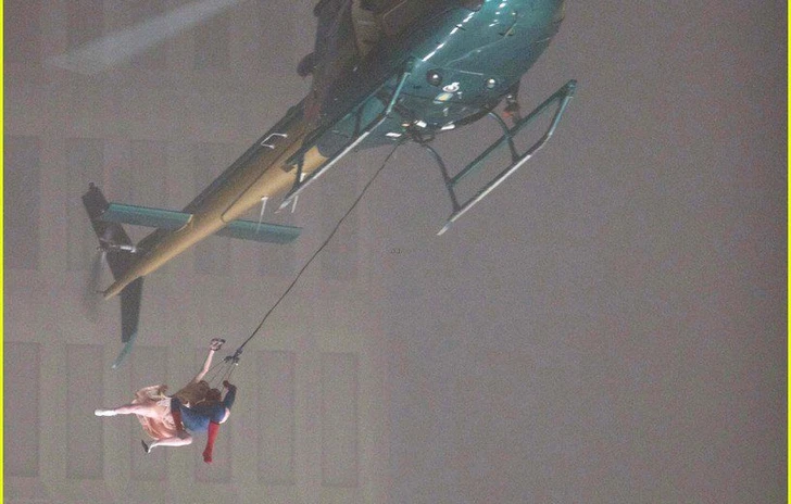 SpiderMan appeso ad un elicottero in queste foto dal set
