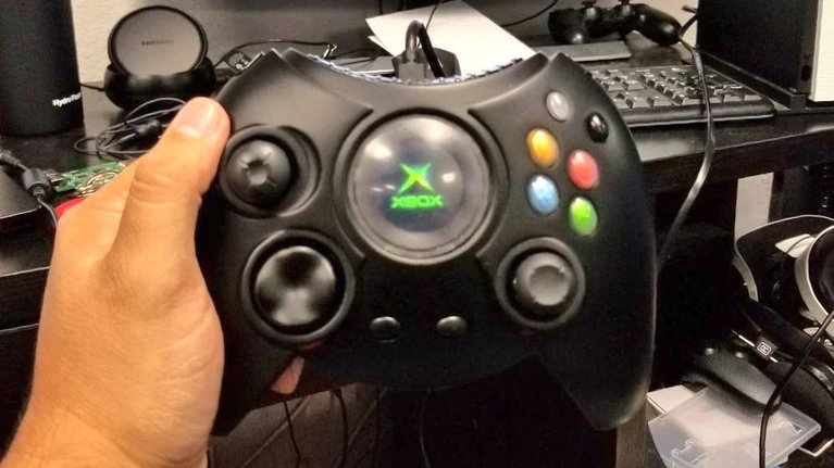 Microsoft sta per rilanciare il vecchio pad Xbox