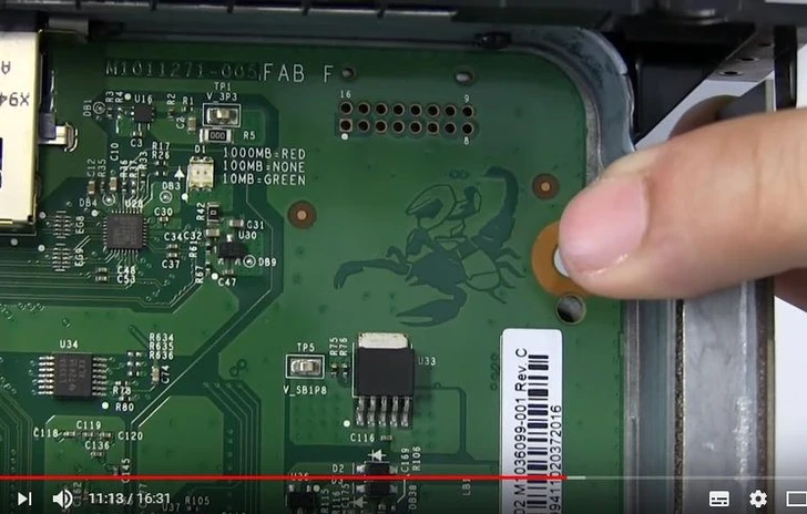 Un piccolo Master Chief allinterno di ogni Xbox One X