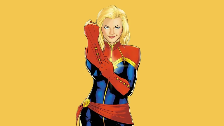 Brie Larson fotografata con la divisa di Captain Marvel