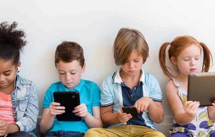 I bambini preferiscono gli smartphone a qualsiasi altro tipo di passatempo