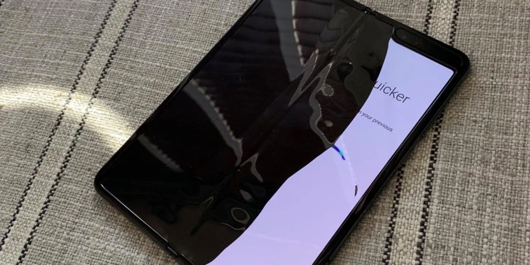 Il lancio del Galaxy Fold rimandato a data da destinarsi