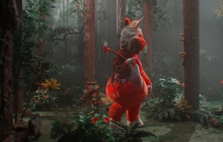 Buddy horror satirico al cinema tra sangue e nostalgia