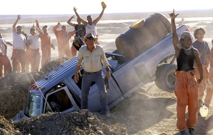 Buchi nel deserto  Cancellata la produzione della serie