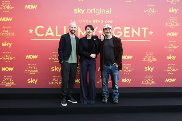 Call My Agent 2 diventa più italiano e non si ferma: già approvata la stagione 3: intervista al cast agli sceneggiatori