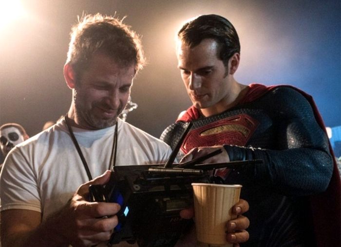 Zack Snyder ha svelato il finale per il Superman con Henry Cavill