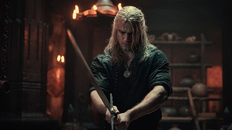 The Witcher  Liam Hemsworth subentra a Henry Cavill