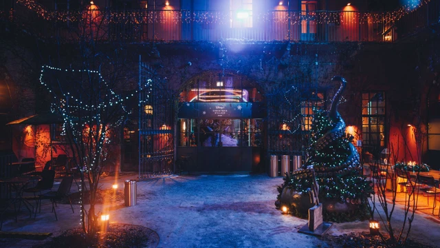 Disney Christmas Village 2025 la visita in anteprima tra luci serie cult e tanta nostalgia degli anni Zero 