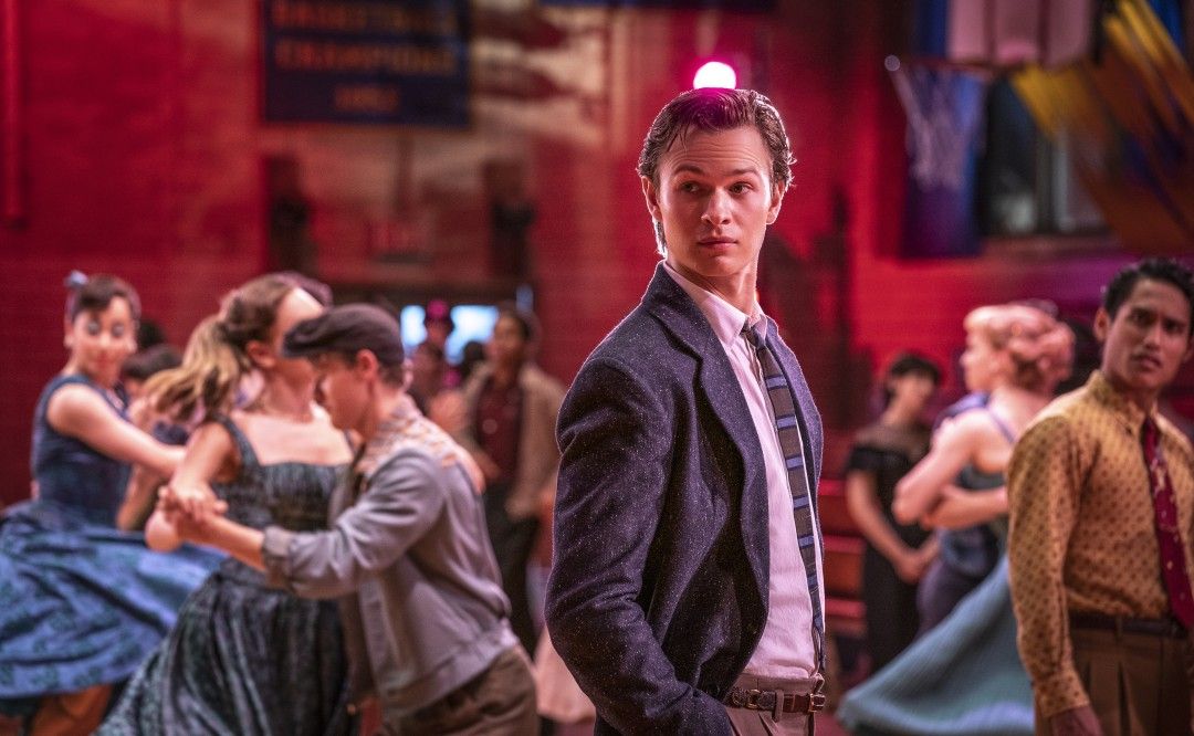 West Side Story, recensione: Spielberg dirige un adattamento più sporco, più polveroso, più vero