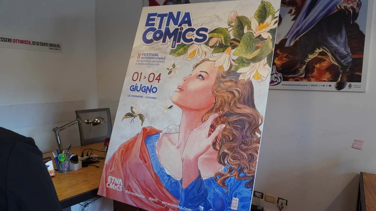 Etna Comics 2023 ecco il manifesto di Milo Manara lo sguardo rivolto al cielo e una bellezza eterea pura e immortale