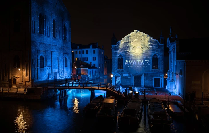 Avatar colora di blu la laguna veneziana