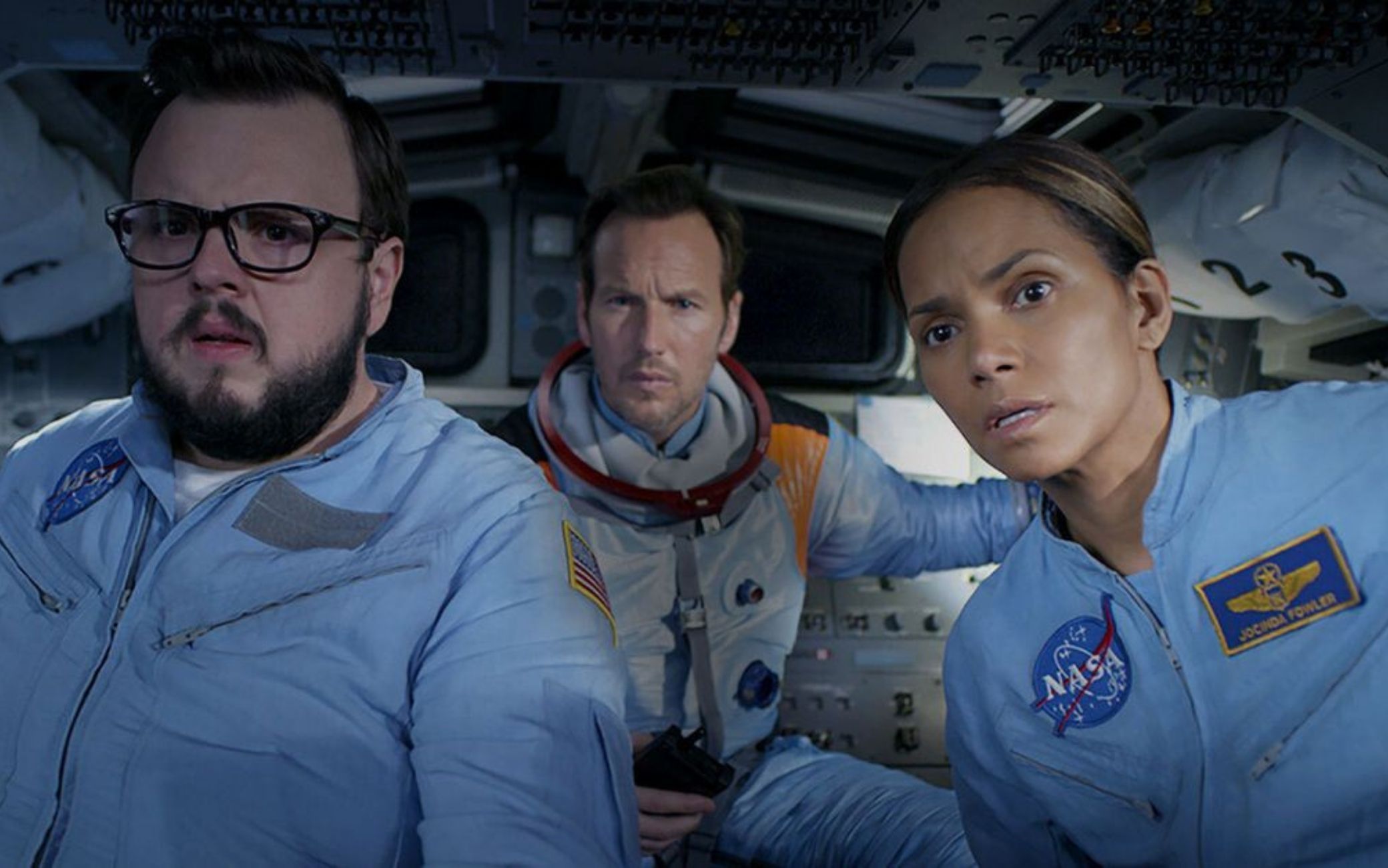 Moonfall recensione Roland Emmerich non sa più cosa ci piace