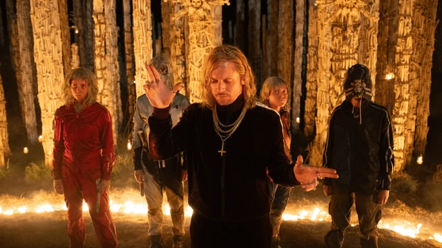 28 Anni Dopo Il Tempio delle Ossa apre lanno cinematografico come il migliore degli auspici e un Ralph Fiennes bestiale