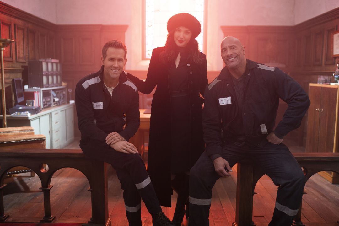 Red Notice recensione divertimento sin troppo facile