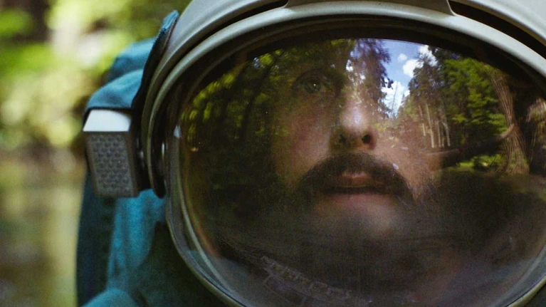 Spaceman, il film di Netflix in cui Adam Sandler cerca se stesso nello spazio