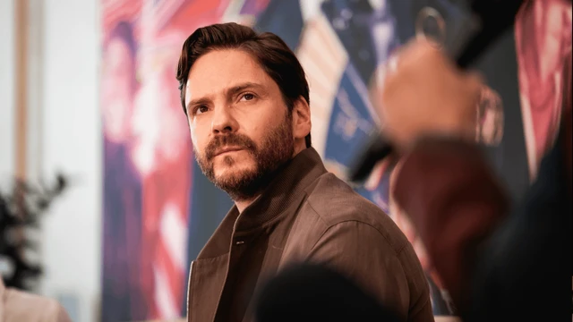 Daniel Brhl racconta il suo Lagerfeld Ho conosciuto la stessa solitudine di Karl ho affrontato le stesse critiche