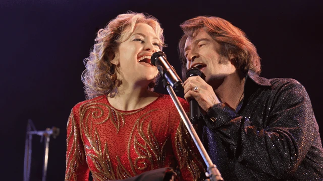 Song Sung Blue Hugh Jackman e Kate Hudson sono gli anema e core del Midwest di Neil Diamond