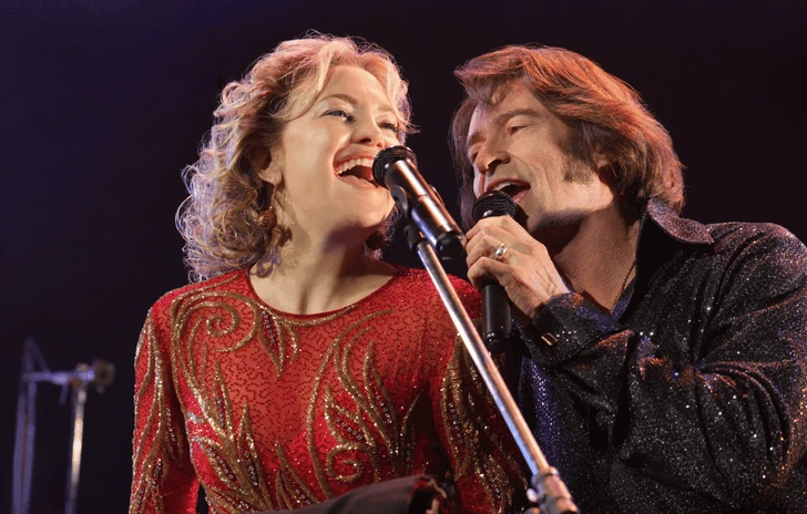 Song Sung Blue Hugh Jackman e Kate Hudson sono gli anema e core del Midwest di Neil Diamond