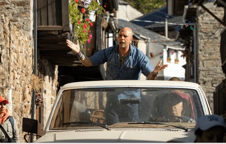 Buen Camino recensione questo Natale anche Checco Zalone è diventato più buono purtroppo