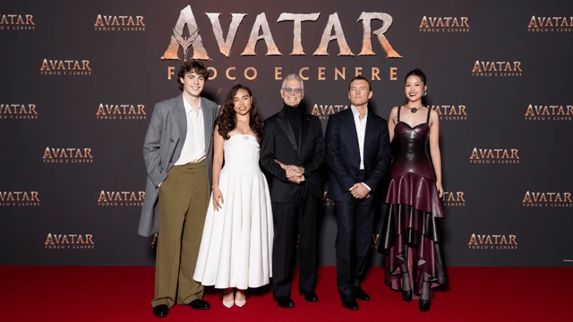 Fuoco e cenere sul red carpet italiano di Avatar le interviste al cast infuocato del film di James Cameron