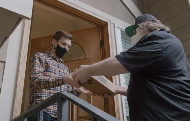 Gabe Newell consegna Steam Deck di persona