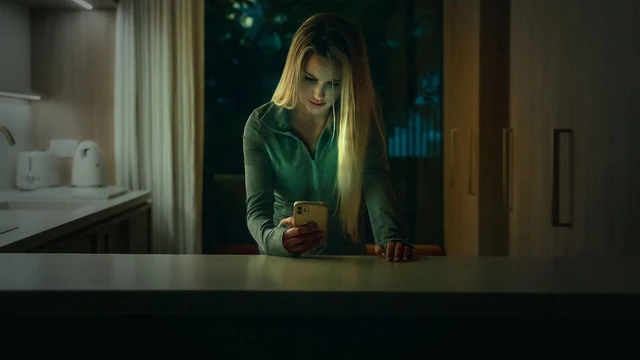 La recensione di Ti dico un segreto La nuova miniserie di Netflix ci mette in guardia dai pericoli della rete