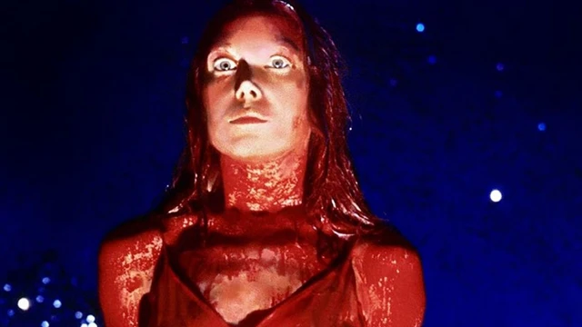 Carrie di Brian De Palma di nuovo al cinema storia di un caposaldo horror