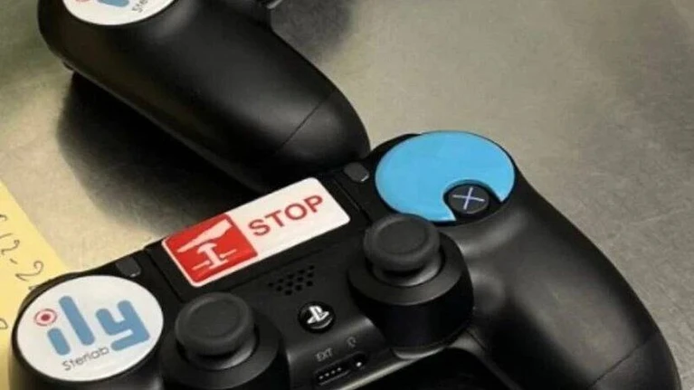 PlayStation in sala operatoria il Dualshock protagonista di un intervento 