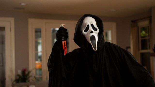 Scream torna al cinema leredità della prima serie horror meta un quarto di secolo dopo il suo esordi...
