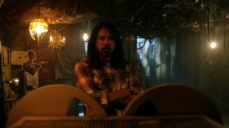 Studio 666: su Netflix il film parodia horror dei Foo Fighters
