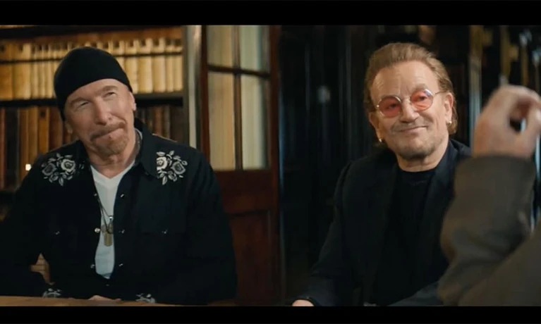 Bono & The Edge: A Sort of Homecoming arriva su Disney+: il documentario con David Letterman che racconta gli U2 e Dublino