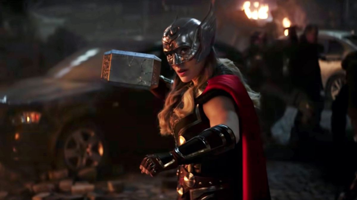 Thor: Love and Thunder, Natalie Portman: diventare supereroina a 40 anni è stato straordinario. L’intervista